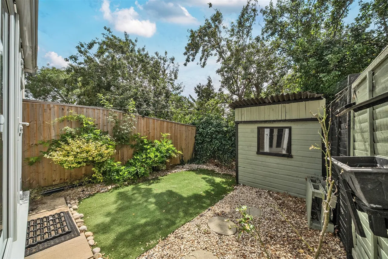 Margery Holroyd Rise, Malmesbury, SN16, photo 14