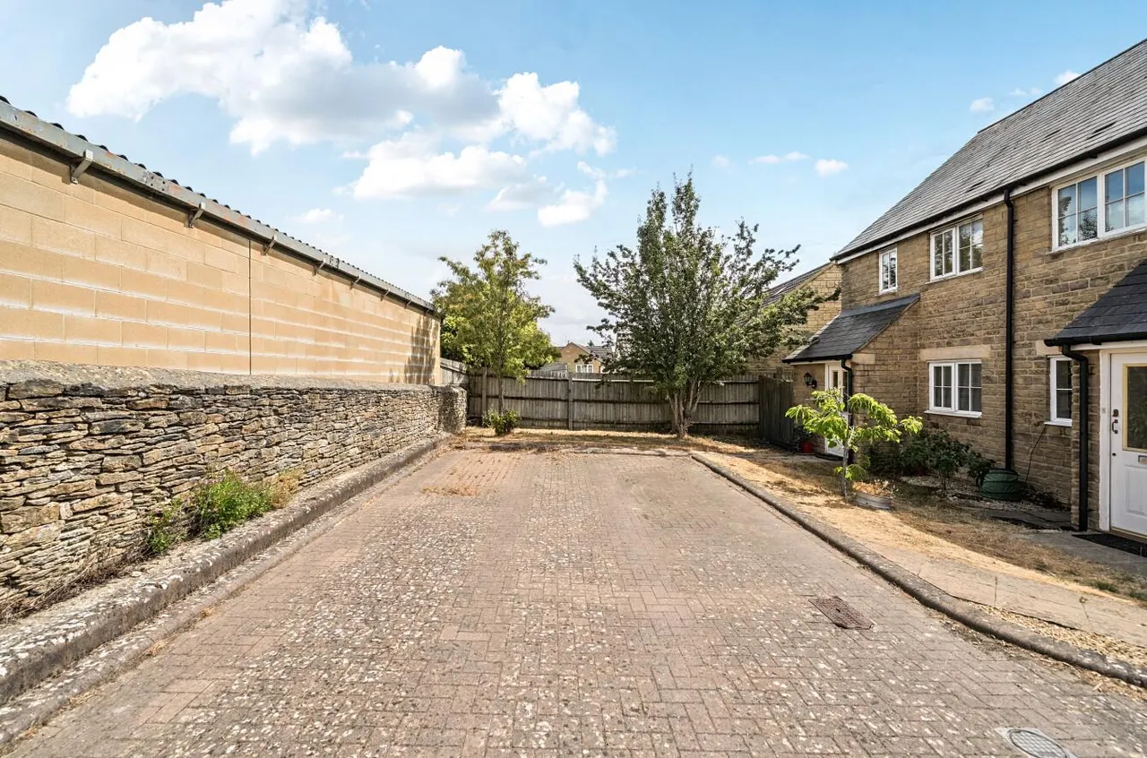 Margery Holroyd Rise, Malmesbury, SN16, photo 11