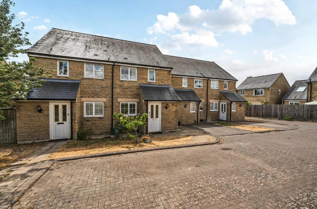 3 bed house for sale, Margery Holroyd Rise, Malmesbury, SN16
