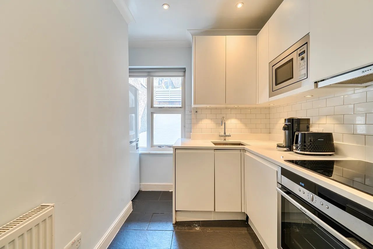 8 Chase Court, 28-29 Beaufort Gardens, London, photo 8