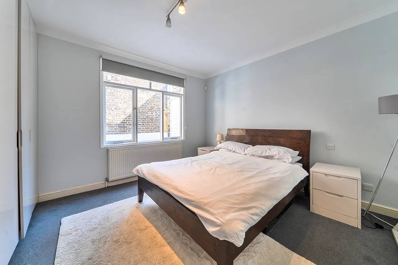 8 Chase Court, 28-29 Beaufort Gardens, London, photo 2