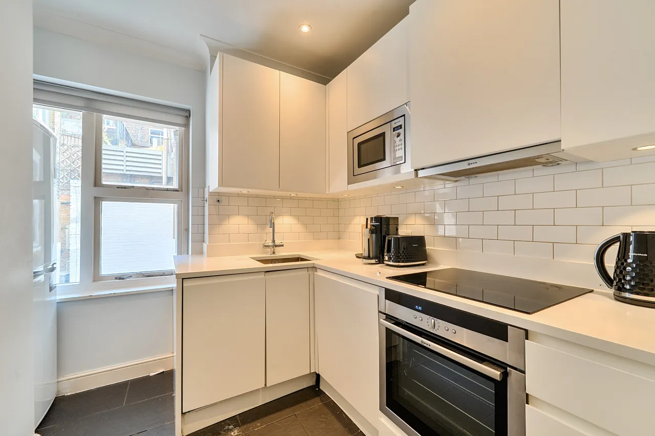 8 Chase Court, 28-29 Beaufort Gardens, London, photo 4