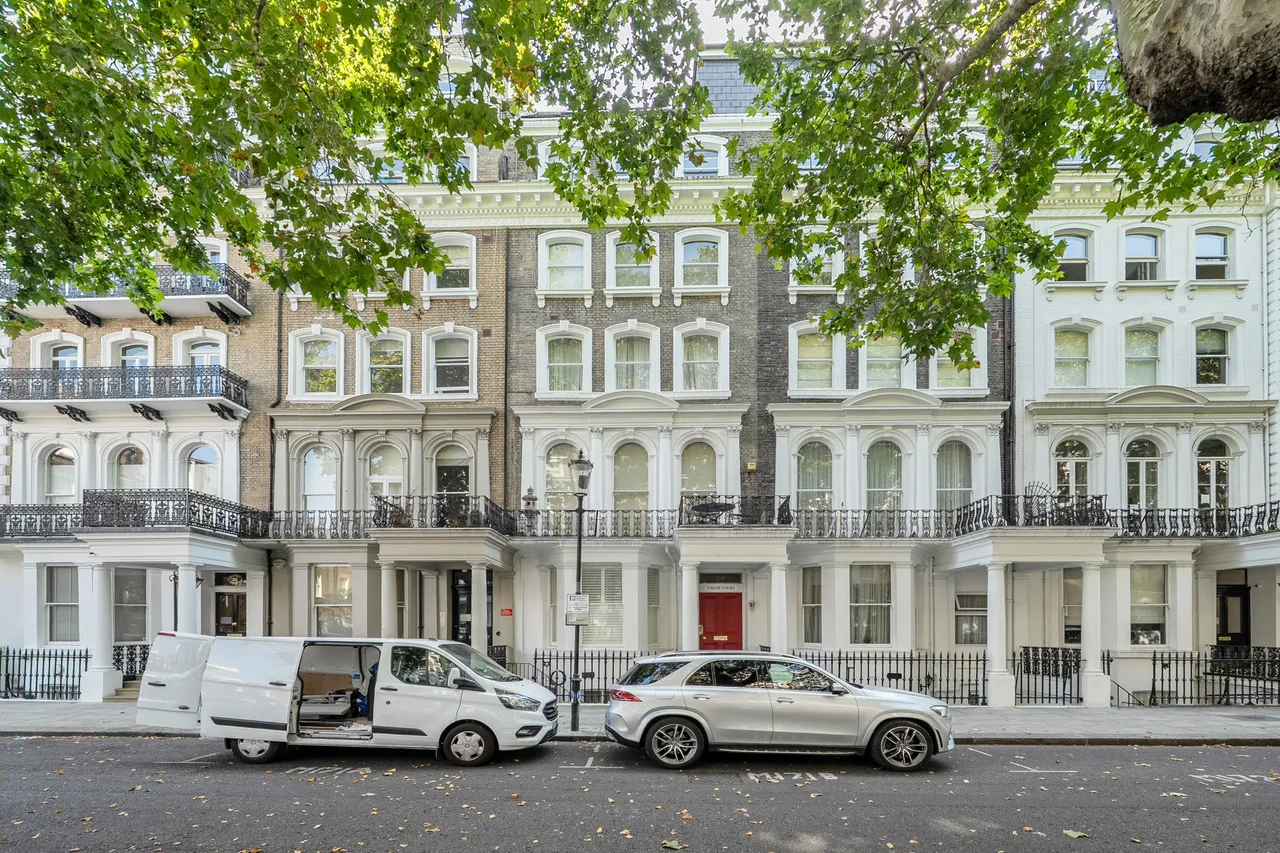 1 bed flat for sale — 8 Chase Court, 28-29 Beaufort Gardens, London