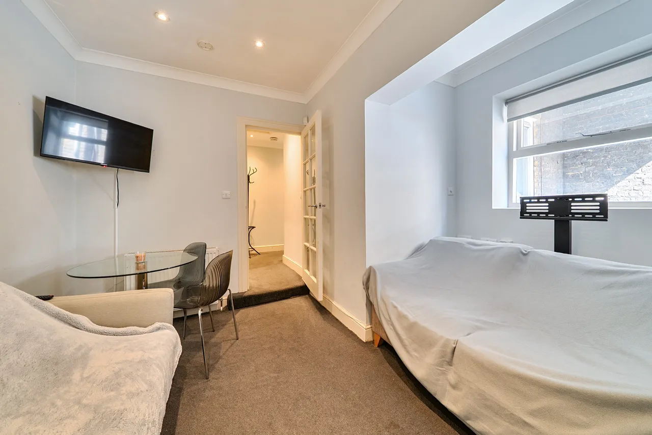 8 Chase Court, 28-29 Beaufort Gardens, London, photo 12