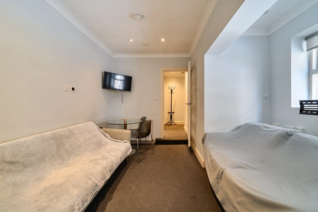 8 Chase Court, 28-29 Beaufort Gardens, London, photo 3