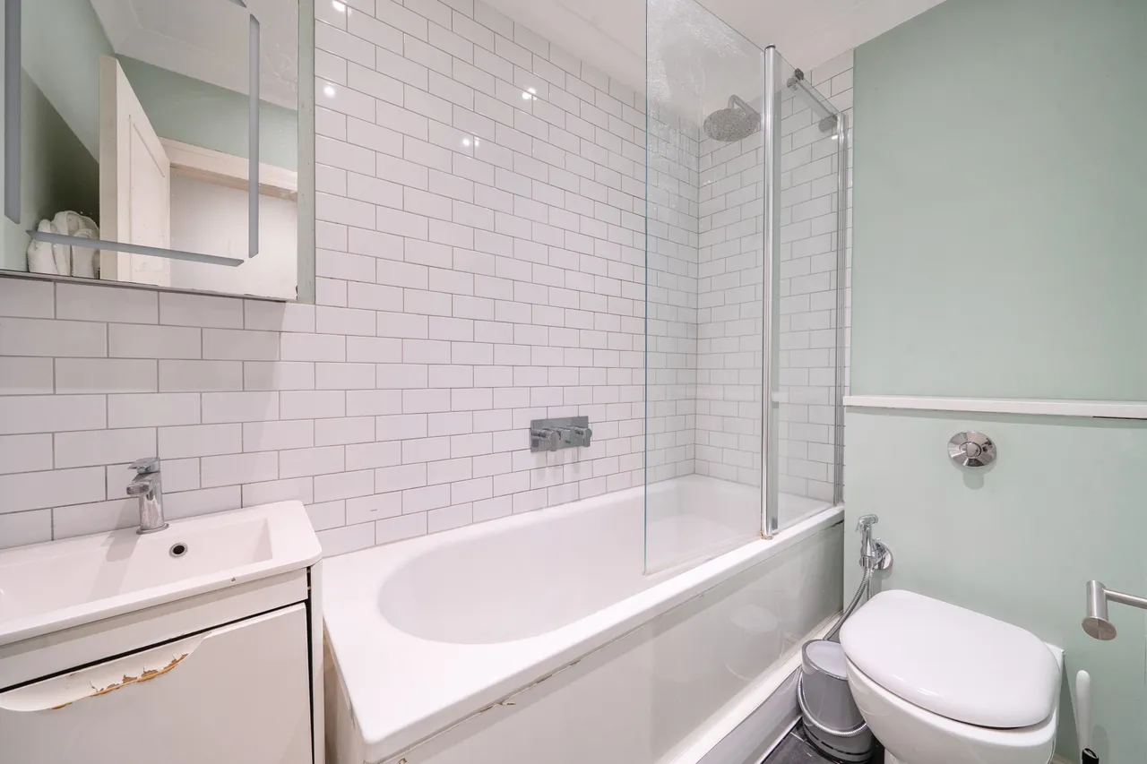 8 Chase Court, 28-29 Beaufort Gardens, London, photo 5