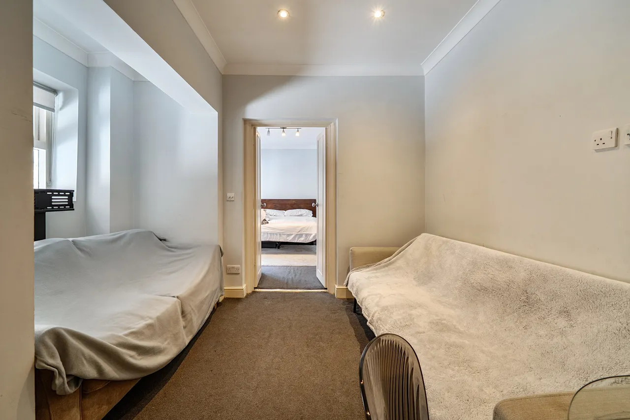 8 Chase Court, 28-29 Beaufort Gardens, London, photo 9