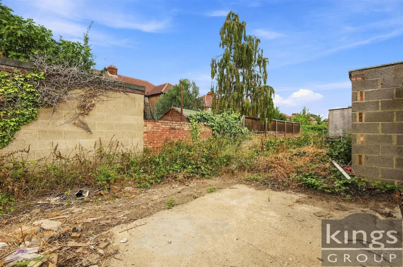 Westmoor Gardens, Enfield, photo 13