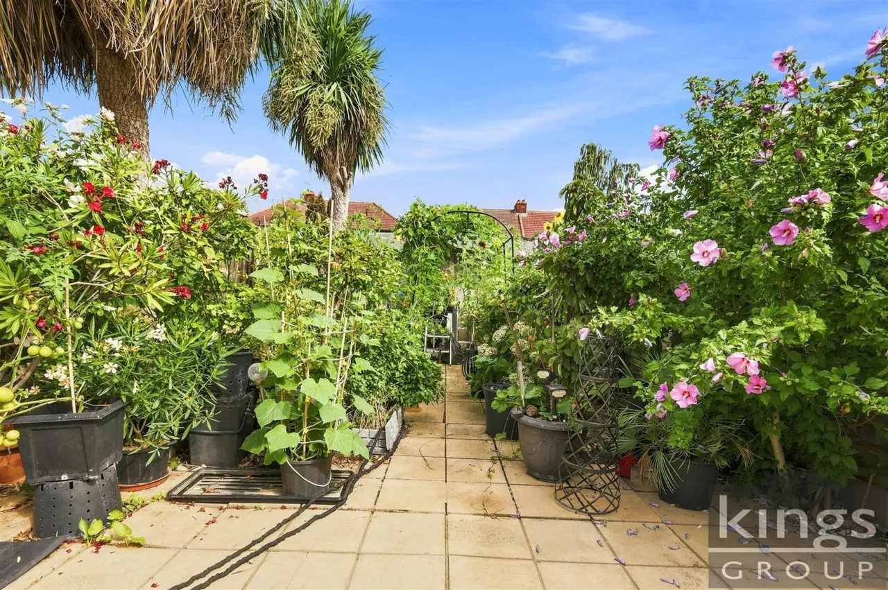 Westmoor Gardens, Enfield, photo 23