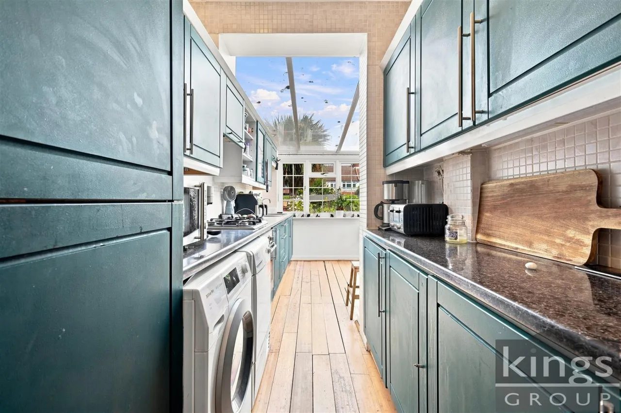 Westmoor Gardens, Enfield, photo 12