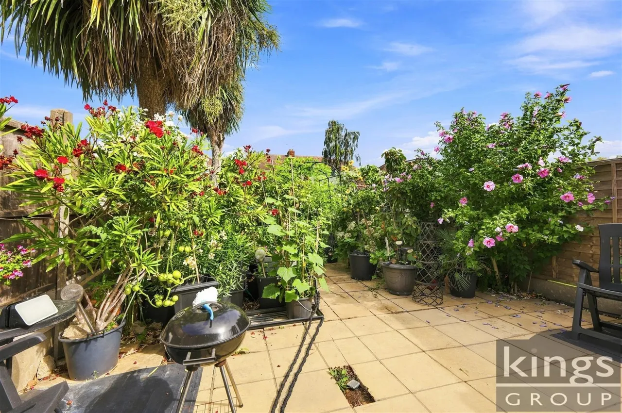 Westmoor Gardens, Enfield, photo 22