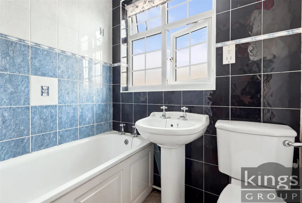 Westmoor Gardens, Enfield, photo 14