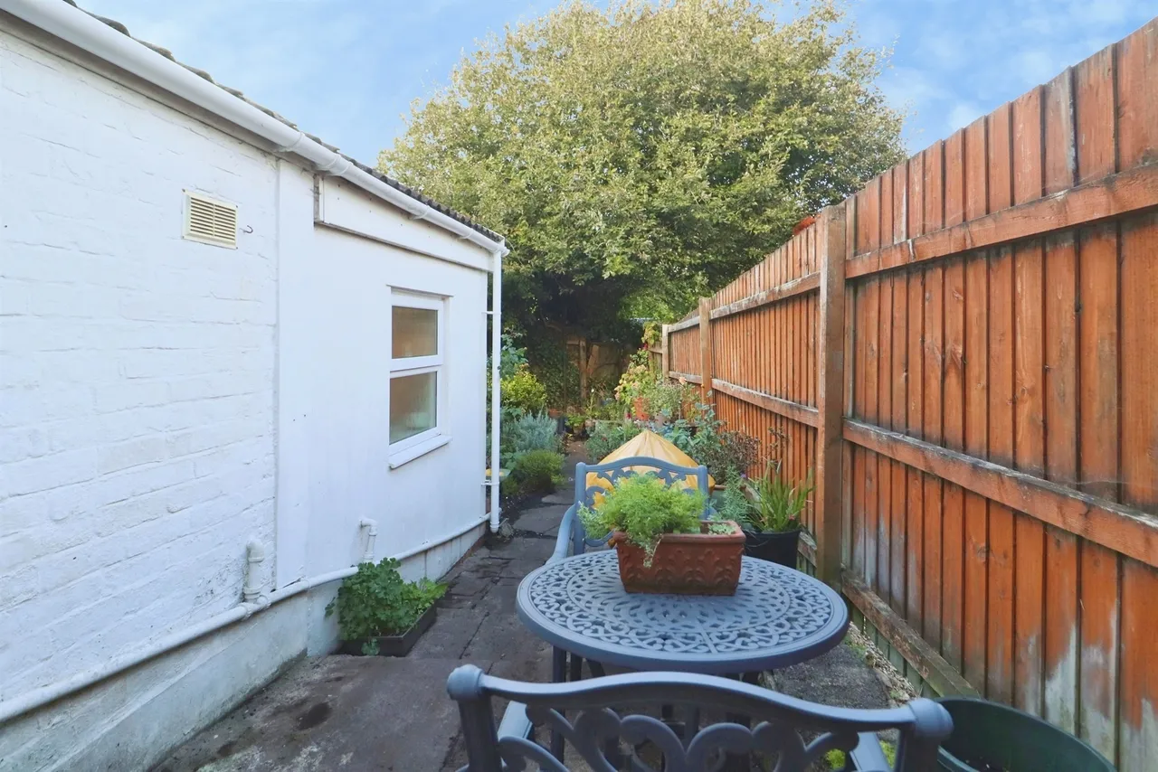 Lewis Road, Penarth, CF64, photo 14