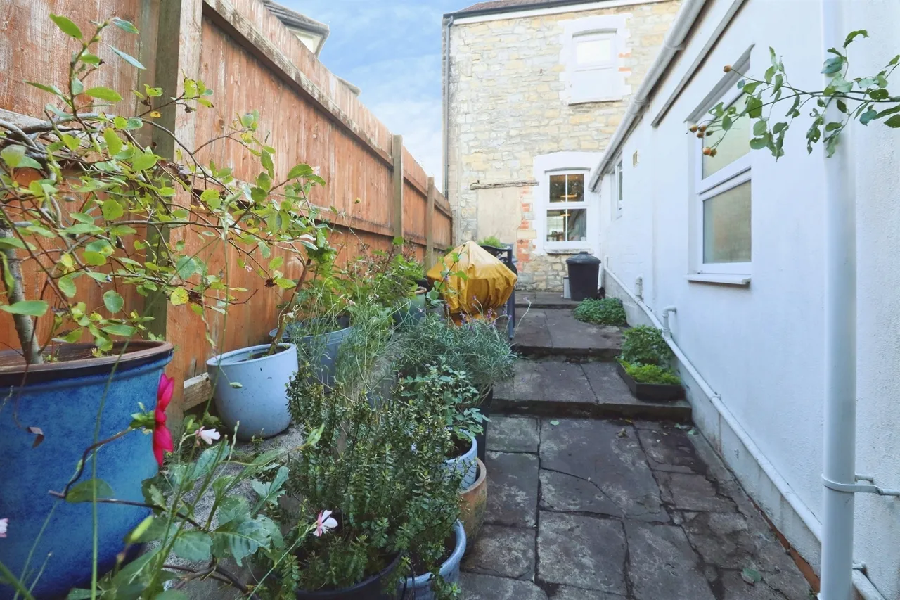 Lewis Road, Penarth, CF64, photo 15