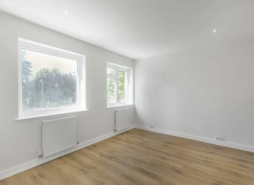 Staines Road East, Sunbury-On-Thames, TW16, photo 5