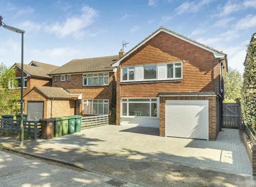 3 bed house for sale, Staines Road East, Sunbury-On-Thames, TW16