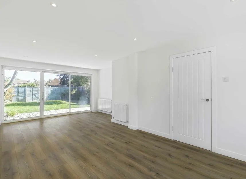 Staines Road East, Sunbury-On-Thames, TW16, photo 2