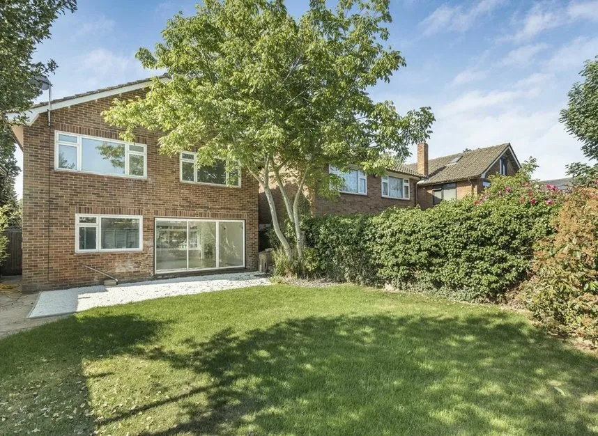 Staines Road East, Sunbury-On-Thames, TW16, photo 6