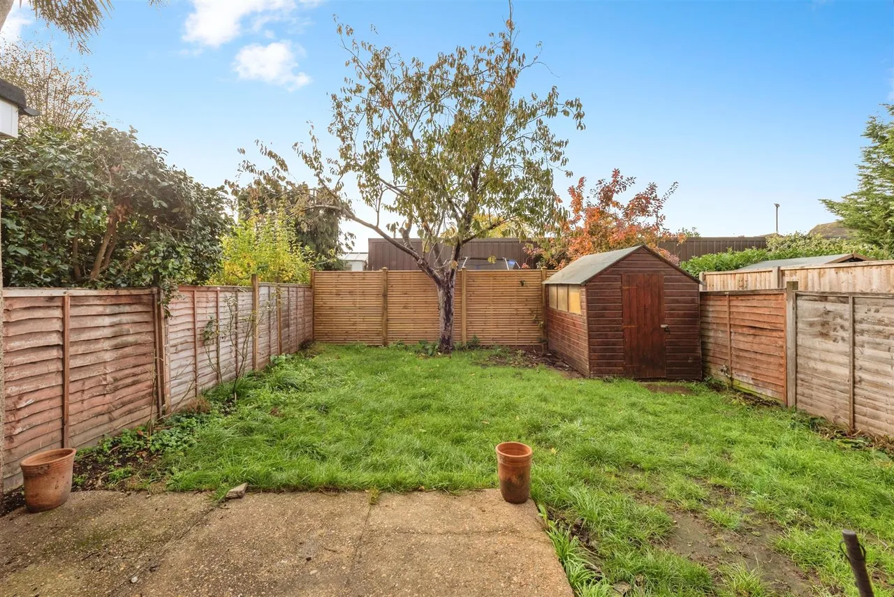 Wellington Gardens, Twickenam, photo 10