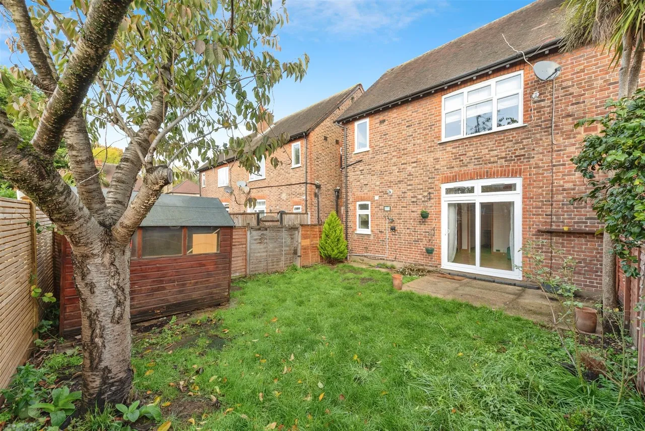 Wellington Gardens, Twickenam, photo 6
