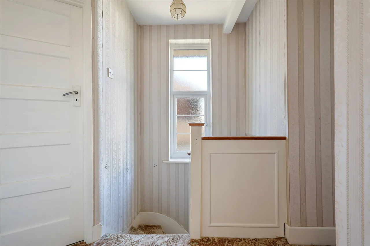 Orchard Way, Reigate, RH2, photo 14