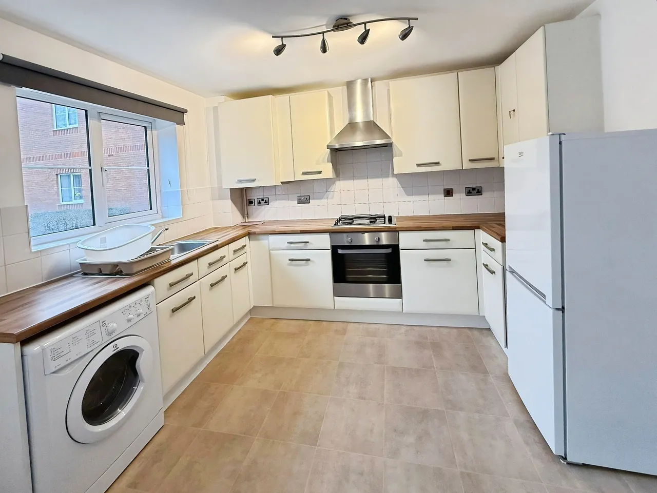 2 bed flat to rent, Frederick Drive, Peterborough, PE4
