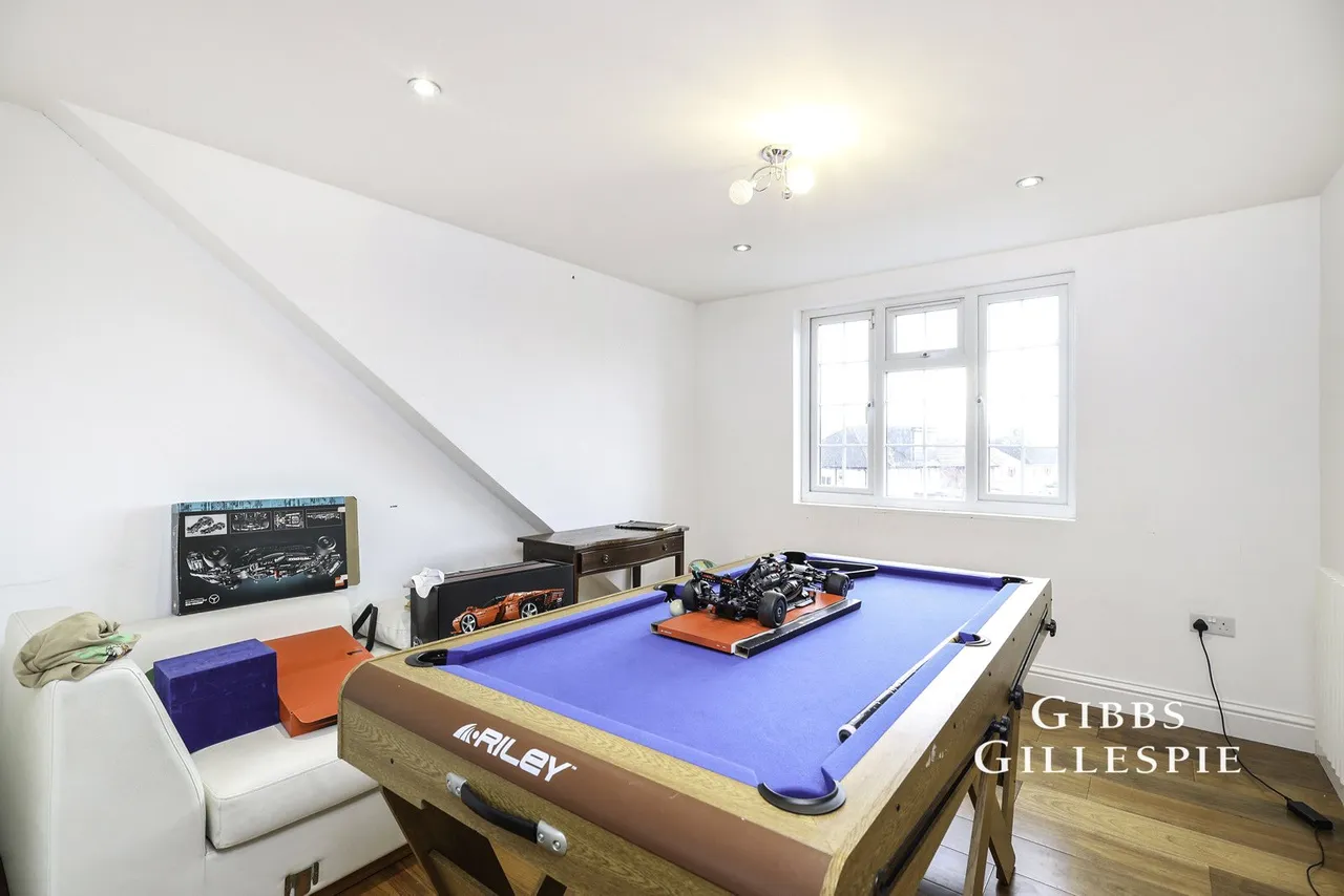 Tangmere Gardens, Northolt, UB5, photo 8