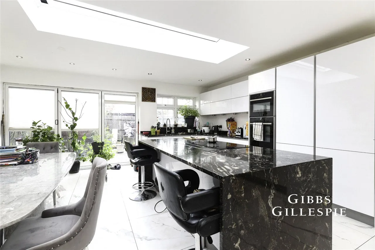 Tangmere Gardens, Northolt, UB5, photo 12