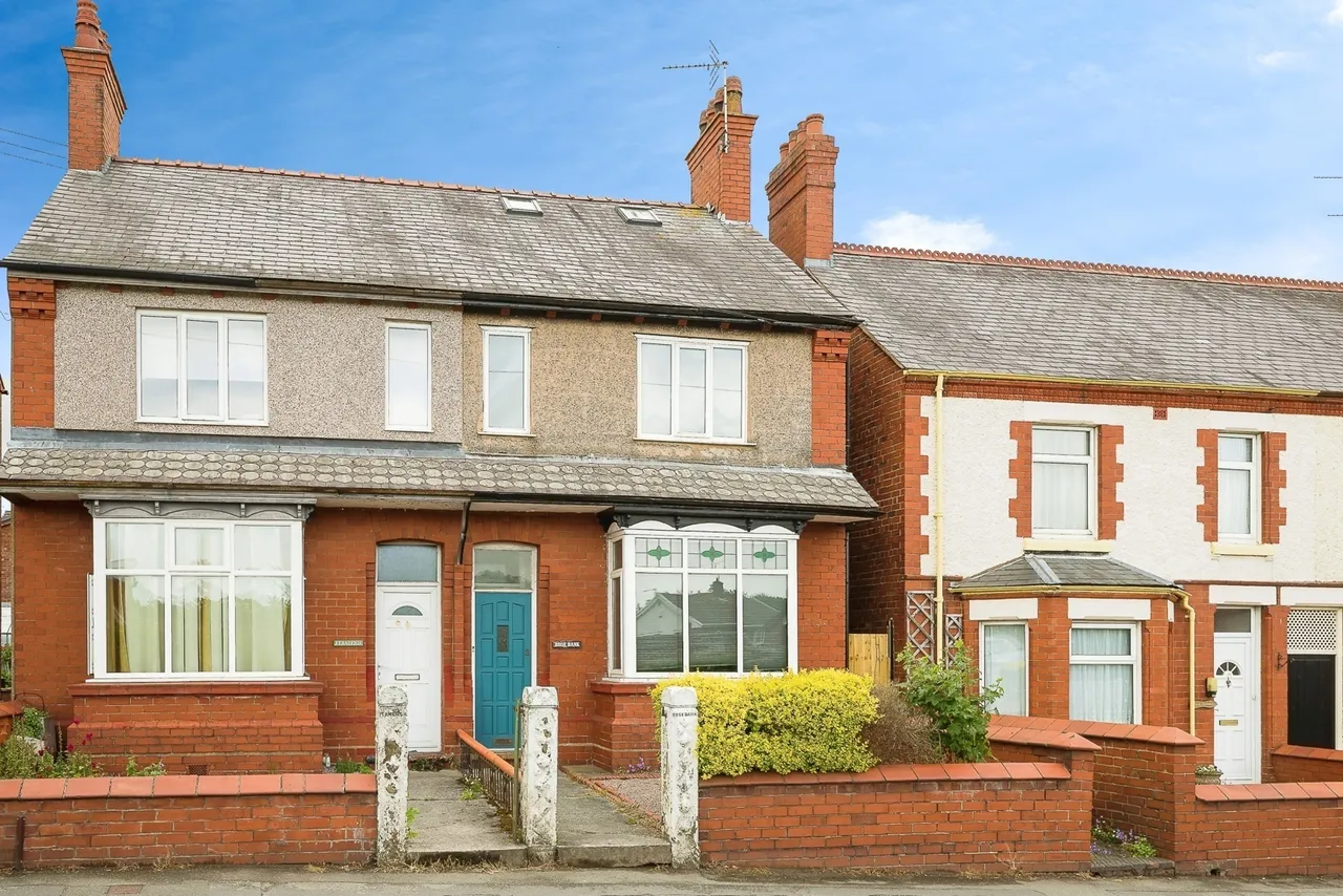 New Road, Wrexham, LL11, photo 22