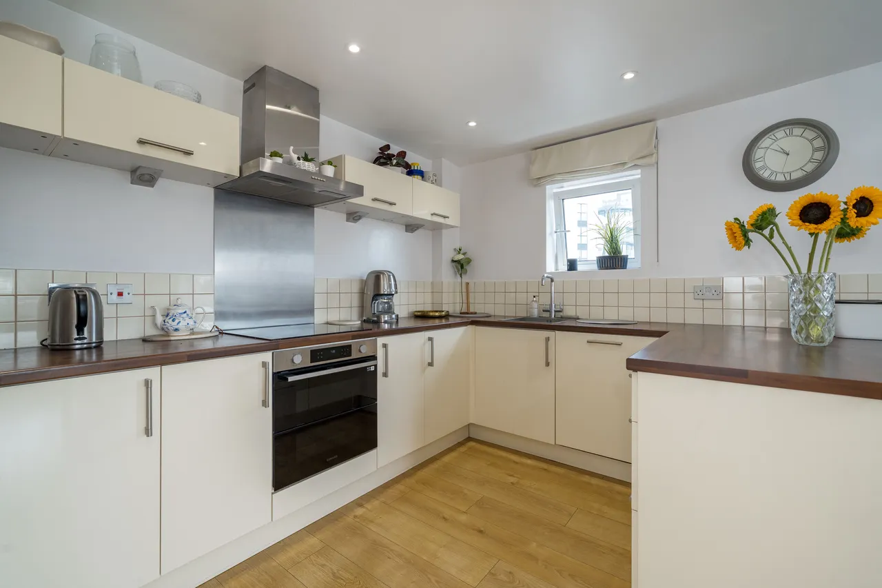 Holland Gardens, Brentford, TW8, photo 4
