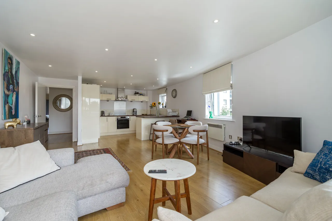 Holland Gardens, Brentford, TW8, photo 3