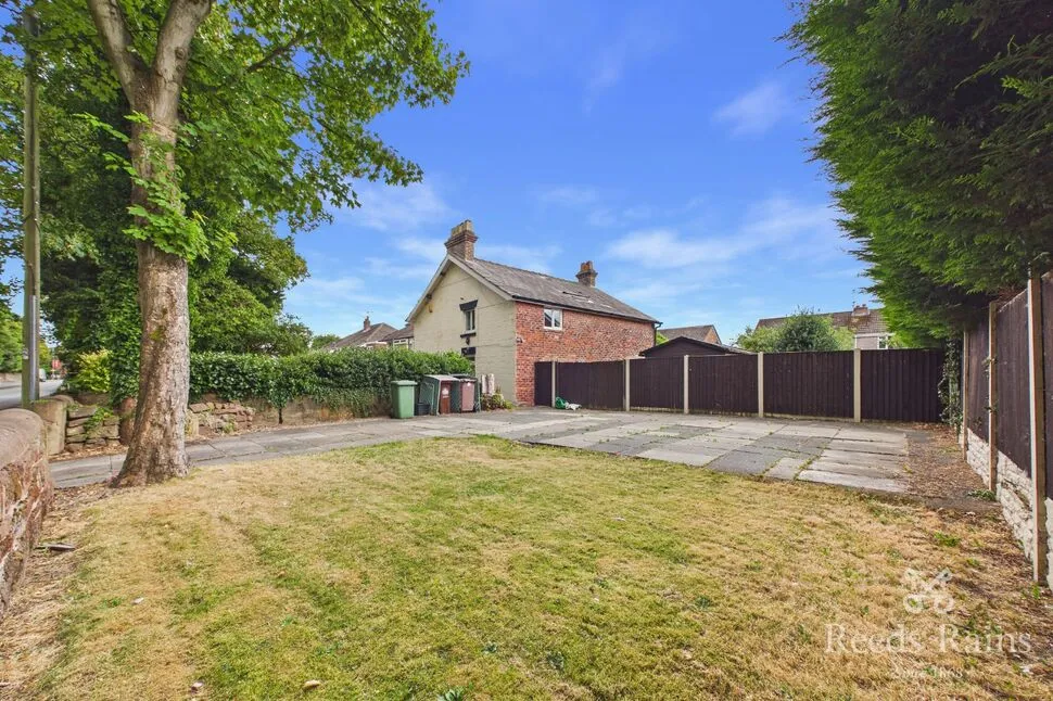 3 bed house for sale — Warrington Road, Rainhill, Merseyside, L35