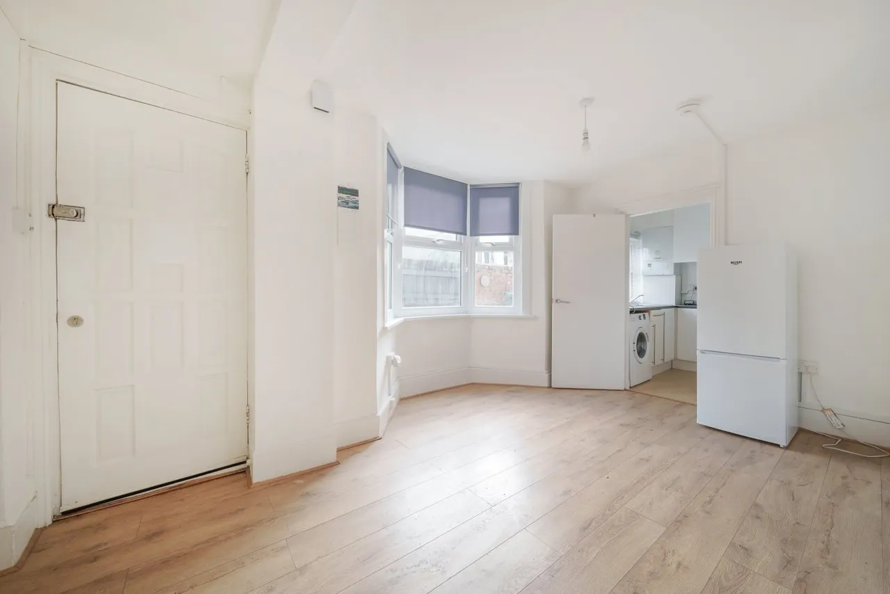 Plumstead High Street, London, SE18, photo 6