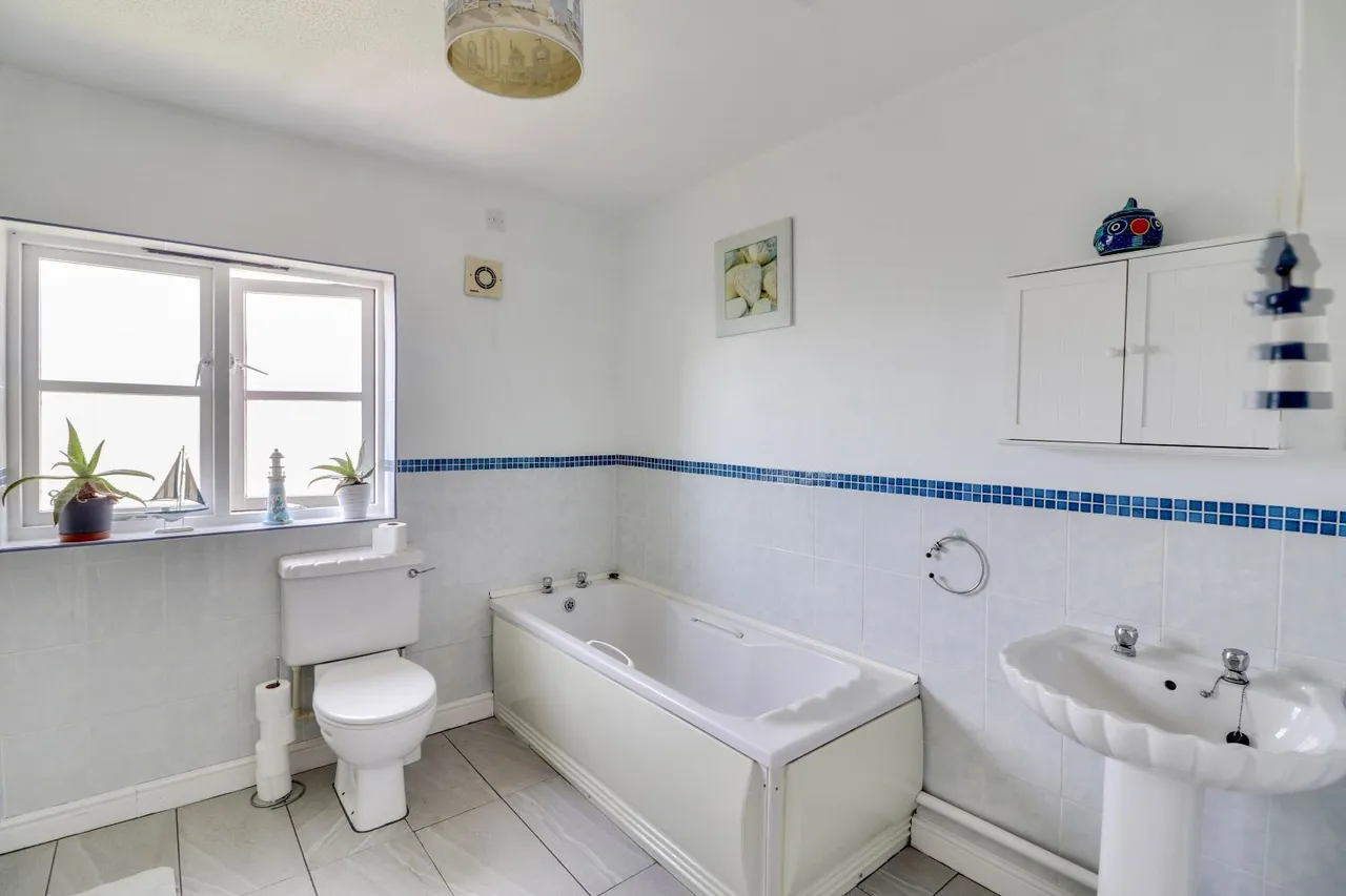 Hall Park Rise, Kippax, LS25, photo 29