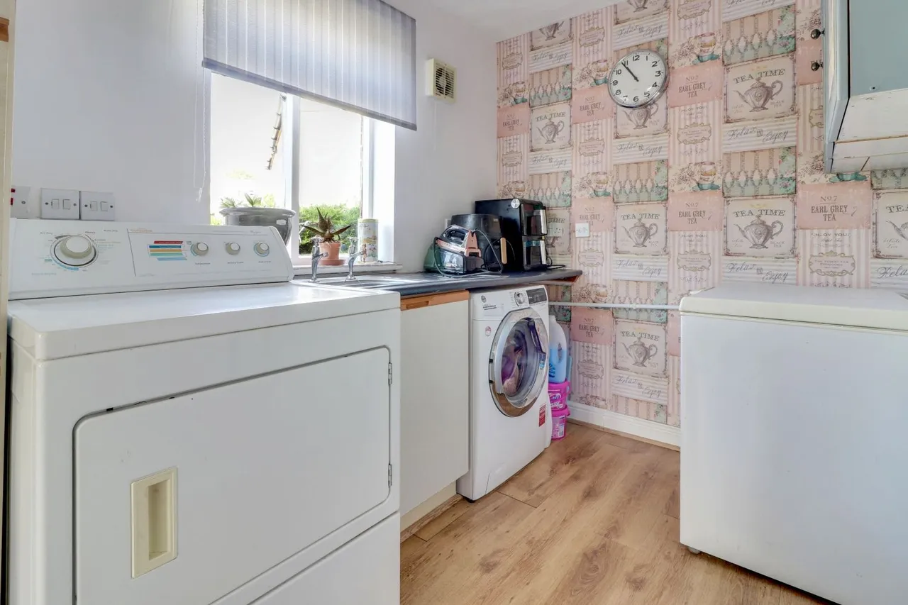 Hall Park Rise, Kippax, LS25, photo 13