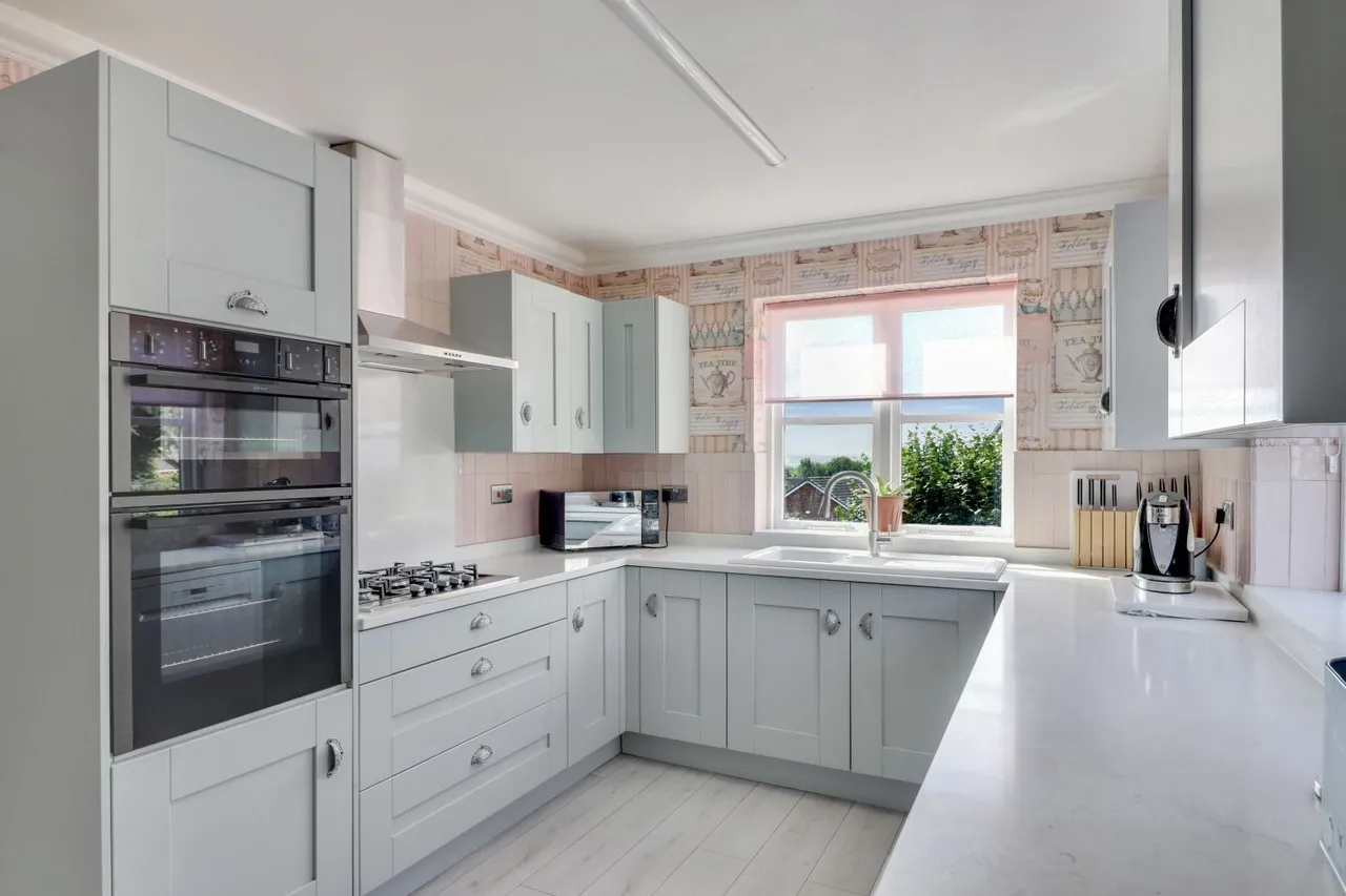 Hall Park Rise, Kippax, LS25, photo 11