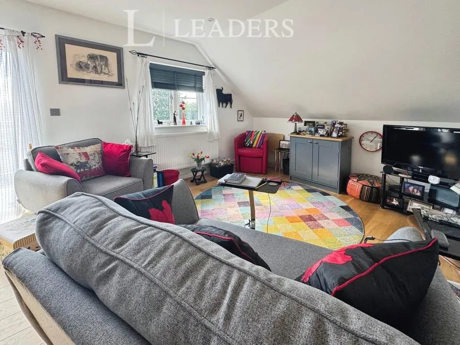 Pyrford Close, PO7, photo 4