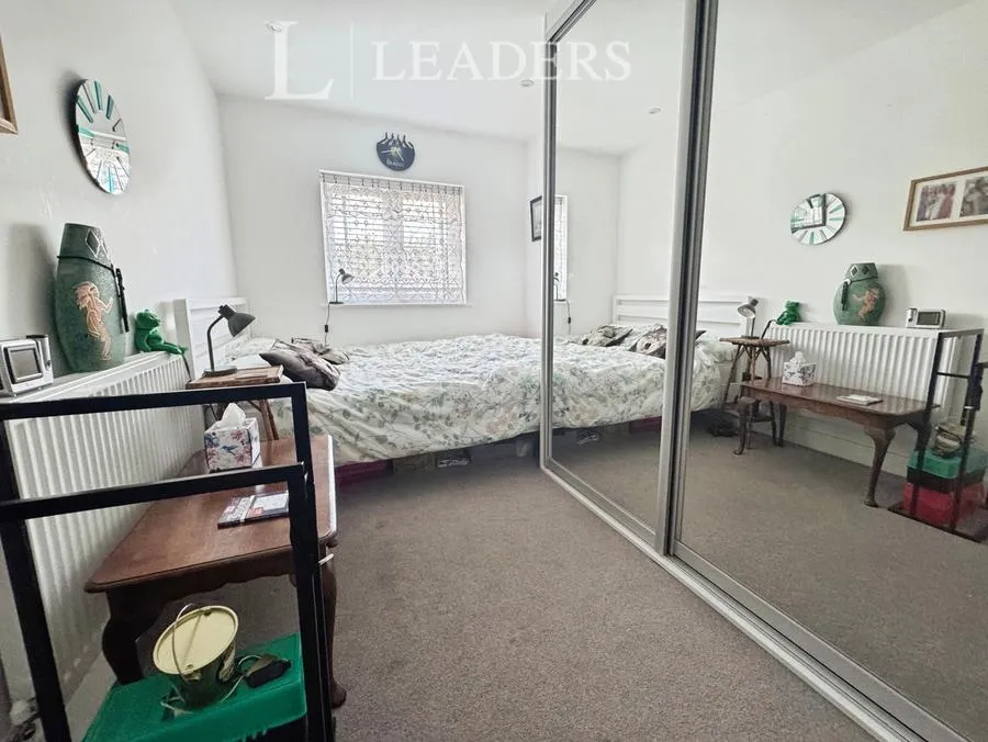 Pyrford Close, PO7, photo 8