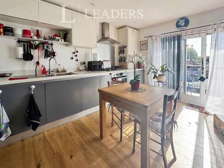 Pyrford Close, PO7, photo 3