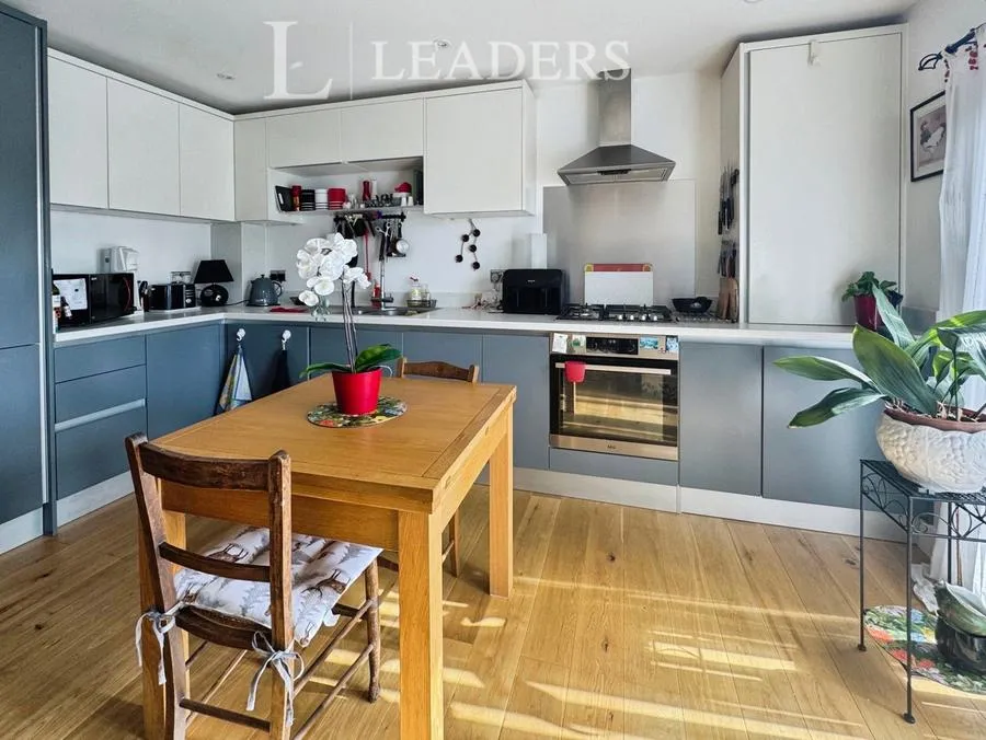 Pyrford Close, PO7, photo 2