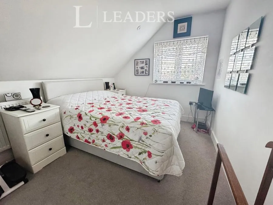 Pyrford Close, PO7, photo 6