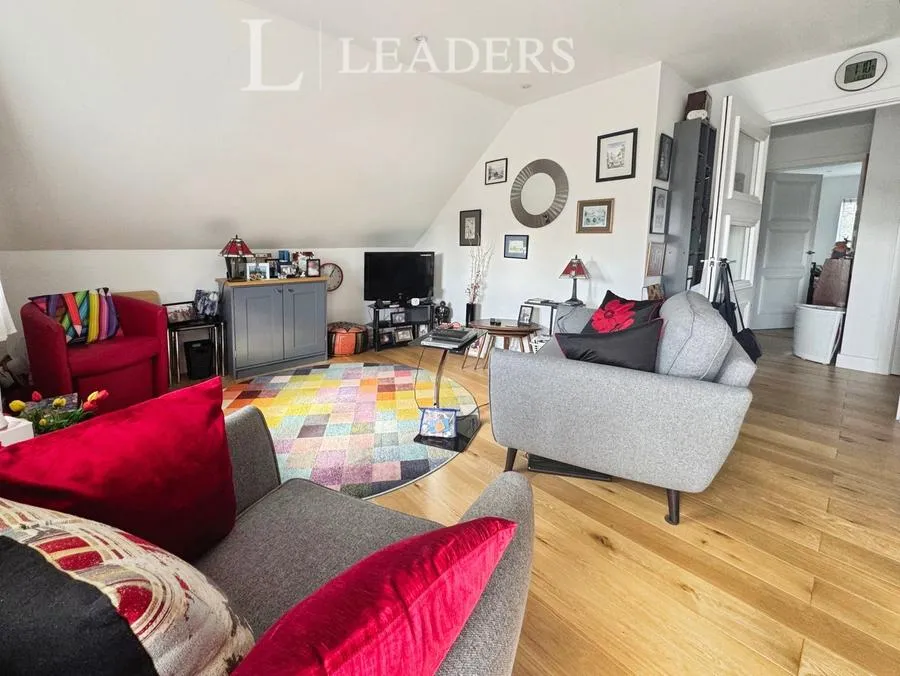 Pyrford Close, PO7, photo 5