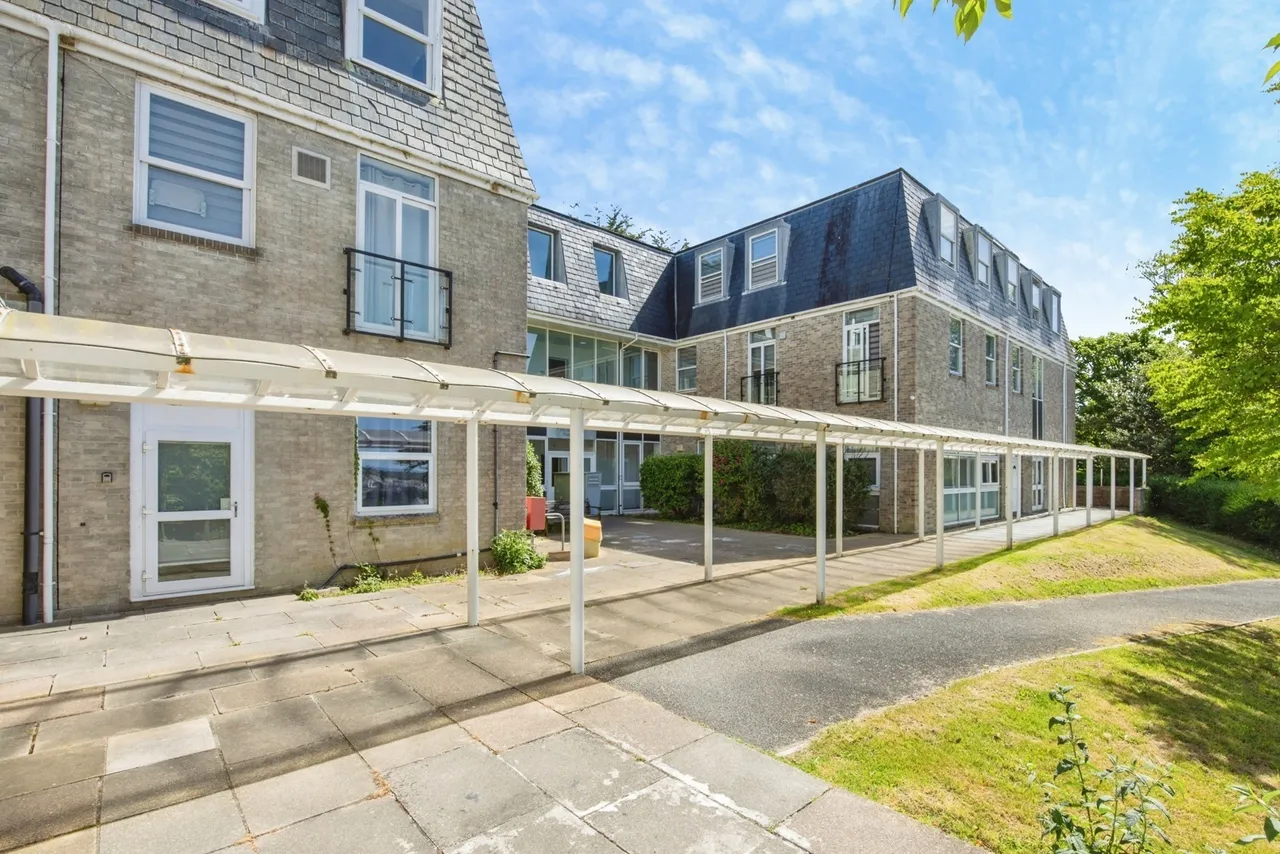 2 bed flat for sale, Priory Road, St. Austell, PL25