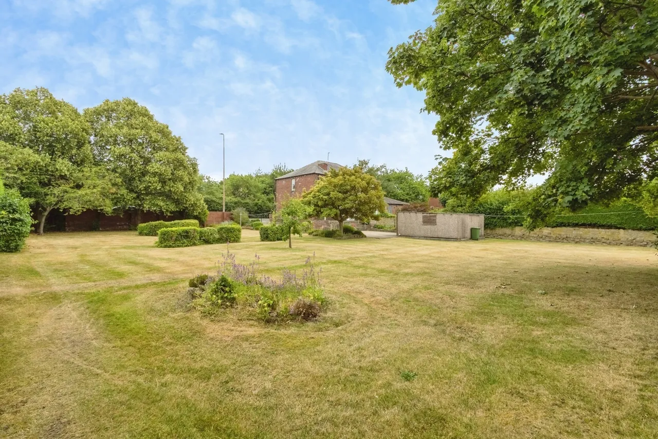 Denby Dale Road, Wakefield, West Yorkshire, WF2, photo 16