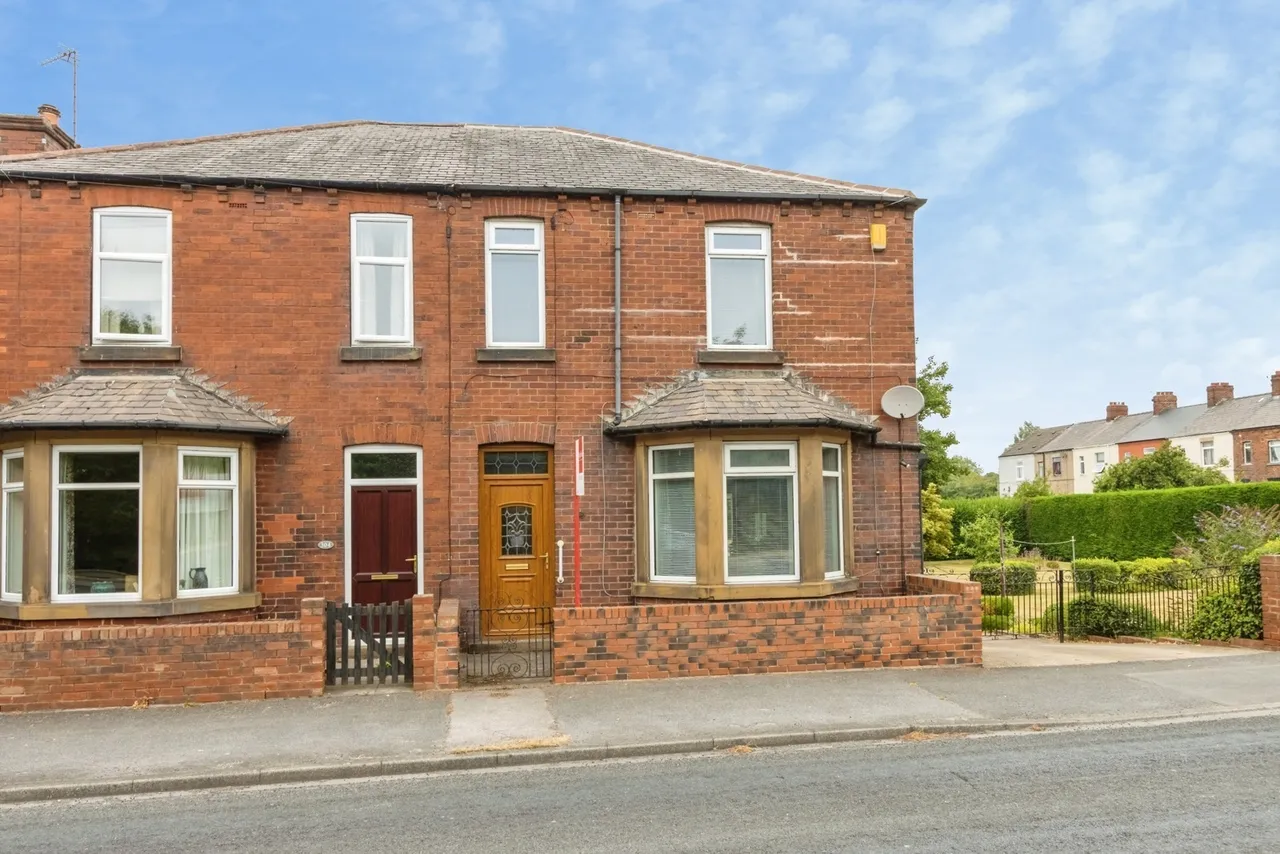 3 bed house for sale — Denby Dale Road, Wakefield, West Yorkshire, WF2