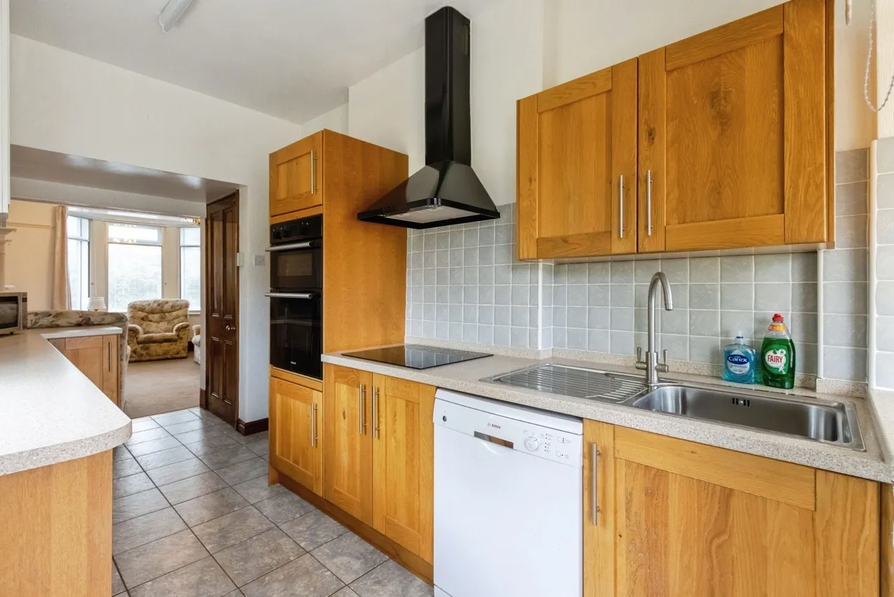Denby Dale Road, Wakefield, West Yorkshire, WF2, photo 9