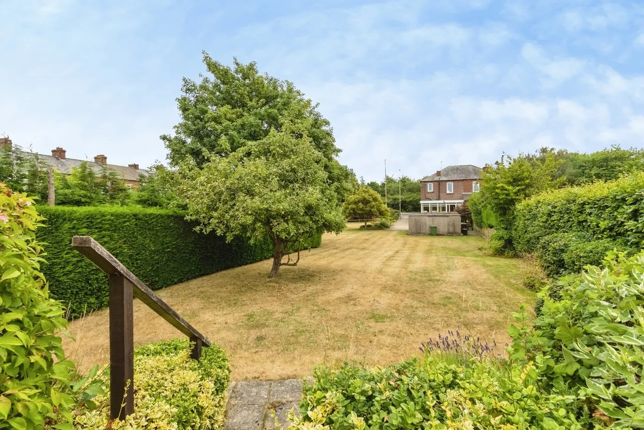 Denby Dale Road, Wakefield, West Yorkshire, WF2, photo 17