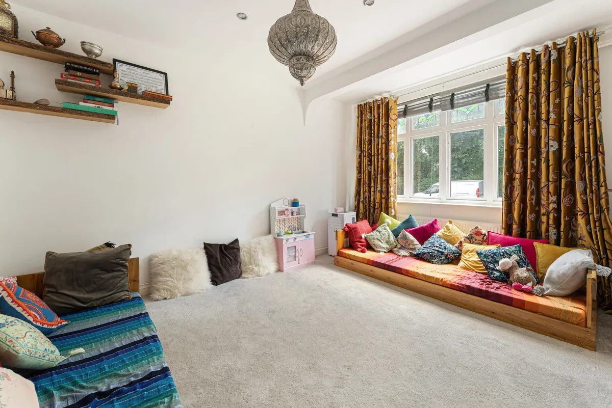 Romford, RM6, photo 2