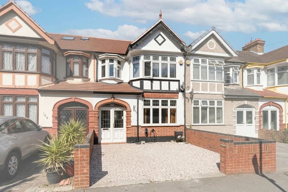 Romford, RM6, photo 14