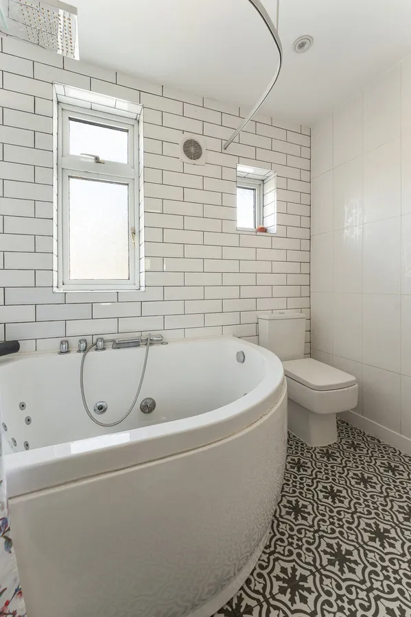 Romford, RM6, photo 11
